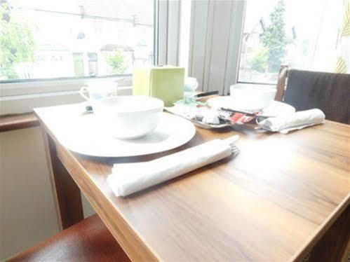 Spencer Inn Apartments Harrow Dış mekan fotoğraf