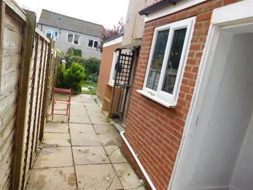 Spencer Inn Apartments Harrow Dış mekan fotoğraf