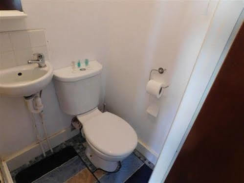 Spencer Inn Apartments Harrow Dış mekan fotoğraf